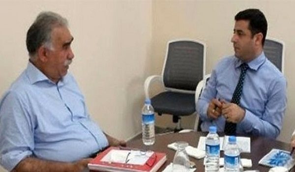 باندۆرا ئۆجەلان یان یا دەمیرتاش ل سەر هەدەپێ پترە