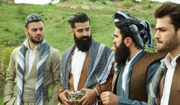 ئهفهندییێن ههولێرێ ب شال و شاپکێن هیپستهر